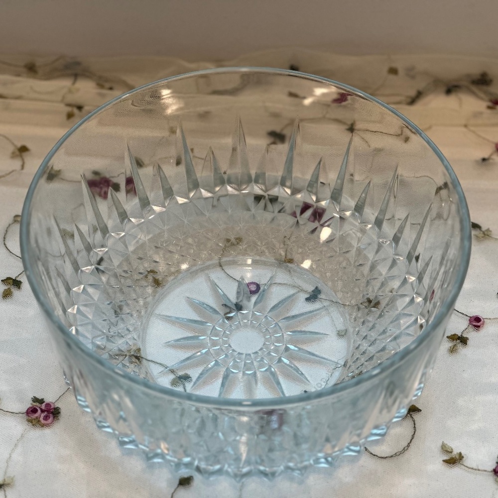 Arcoroc France Starburst Serving Bowl